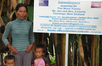 Jon MURIE & Mrs. Camella (Tauranga-New Zealand). April 2012. Trapang Thom village. Well No.60